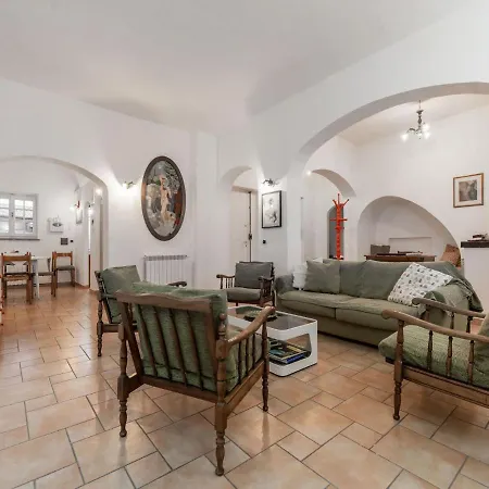 Beautiful In With Garden Holiday home *